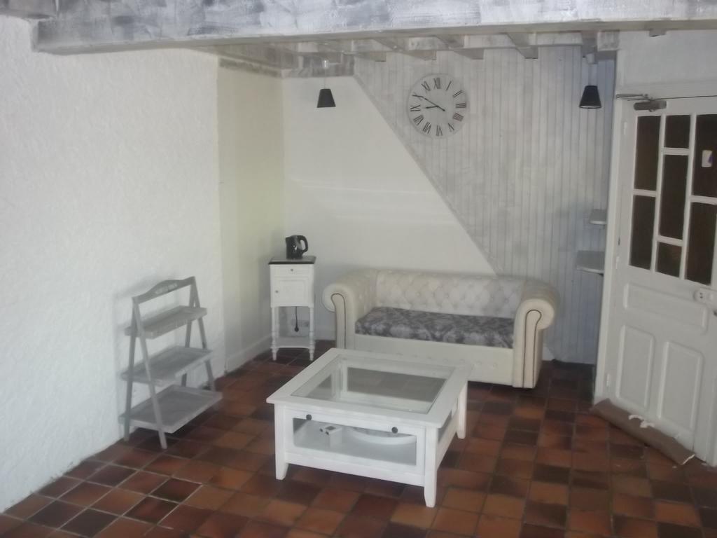 Au Vieux Logis 63 Bed & Breakfast Saint-Remy-sur-Durolle Bagian luar foto