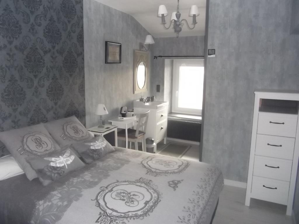 Au Vieux Logis 63 Bed & Breakfast Saint-Remy-sur-Durolle Bagian luar foto
