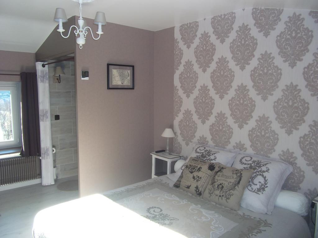 Au Vieux Logis 63 Bed & Breakfast Saint-Remy-sur-Durolle Bagian luar foto