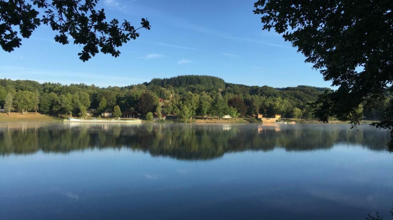 Au Vieux Logis 63 Bed & Breakfast Saint-Remy-sur-Durolle Bagian luar foto