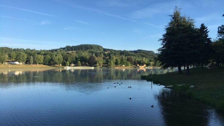 Au Vieux Logis 63 Bed & Breakfast Saint-Remy-sur-Durolle Bagian luar foto
