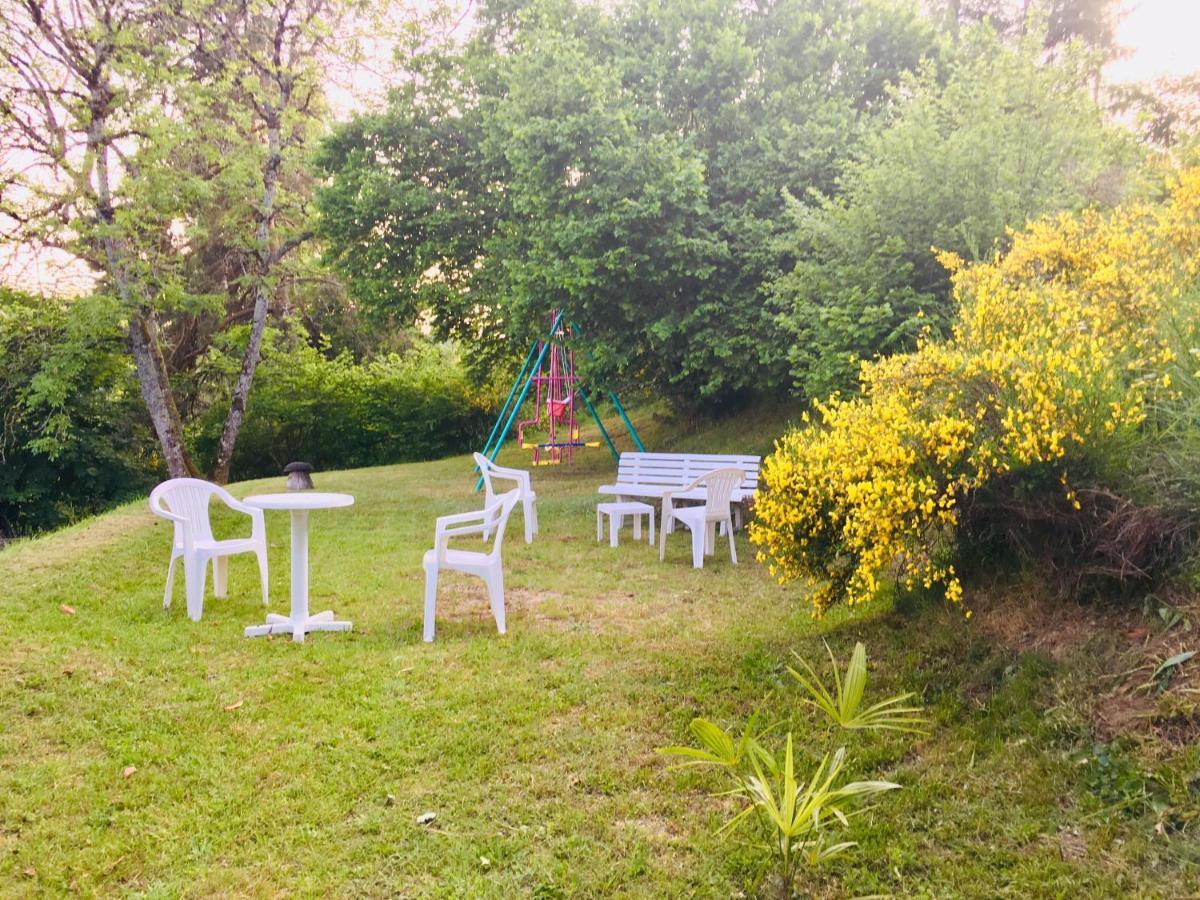 Au Vieux Logis 63 Bed & Breakfast Saint-Remy-sur-Durolle Bagian luar foto